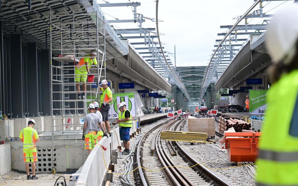 Bauarbeiten auf offener Strecke einer U-Bahn-Linie